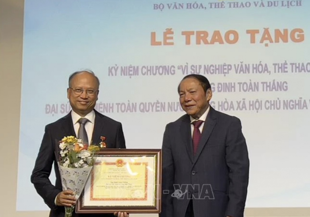 Vietnamese Ambassador in France honoured for cultural popularisation